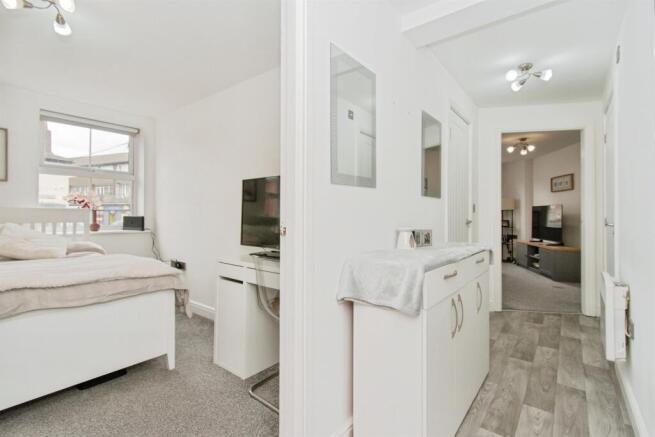 2 bed Apartment for sale Image 4