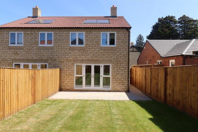 3 bed Semi-Detached to rent Image 9