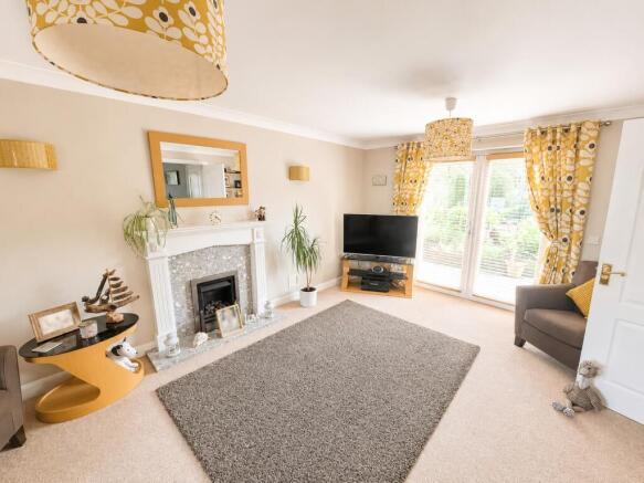 Horseshoe Way, Hampton Vale, Peterborough photo 4