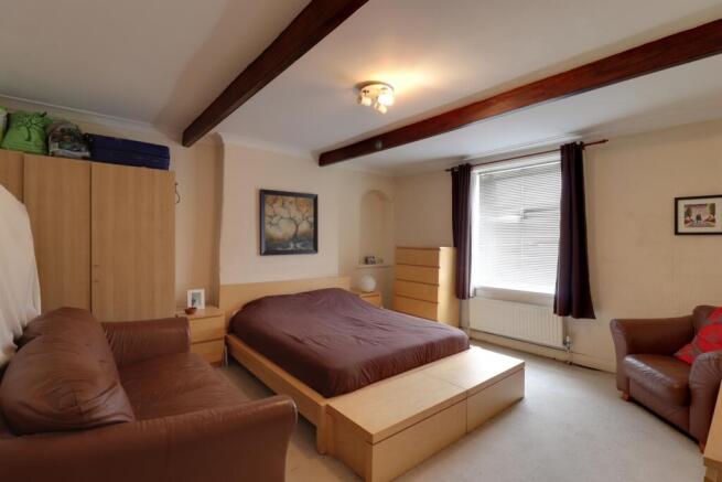 4 bed Terraced for sale Image 8