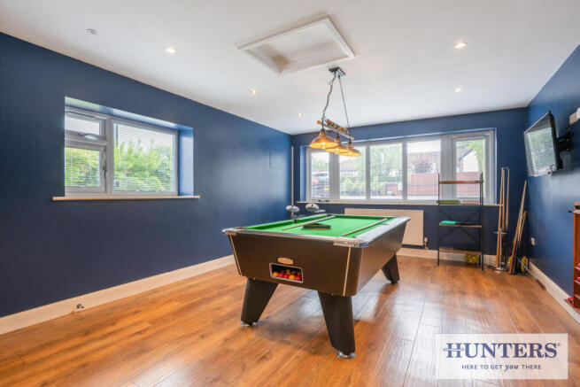 6 bed Detached for sale Image 9