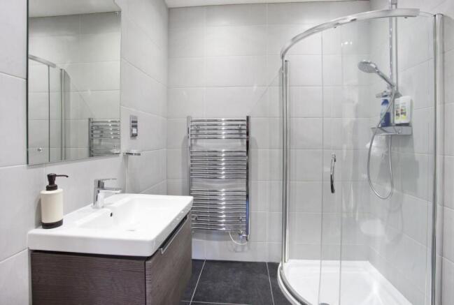 6 bed Semi-Detached to rent Image 8