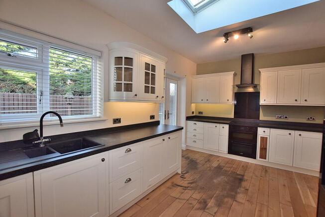 4 bed Semi-Detached for sale Image 7