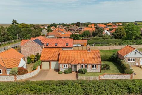 Detached Brick and Flint Home in Brancaster Staithe