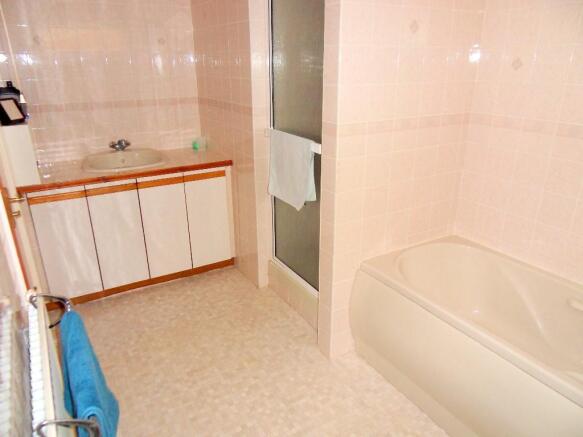BATH/SHOWER ROOM