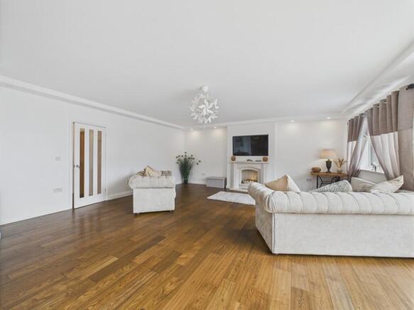 4 bed Detached for sale Image 12