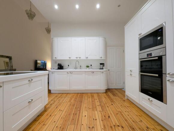 Lounge/Dining Area & Kitchen