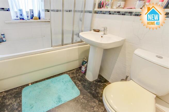 FAMILY BATHROOM: