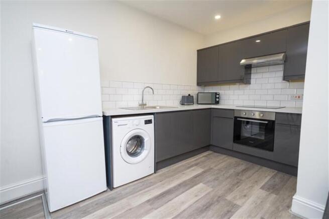 3 bed Apartment to rent Image 3