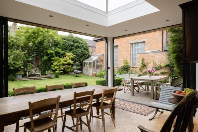 9 bed Detached for sale Image 7