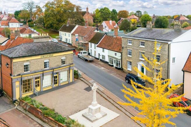 1440px-Crown Hill...