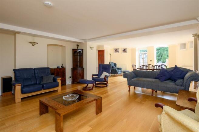 OPEN PLAN LIVING DINING