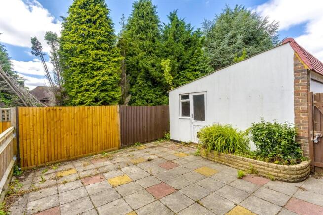 flat-courtlands-crescent-banstead-103.jpg