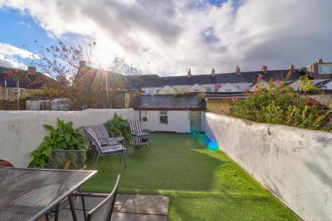 Rear garden 2.jpg