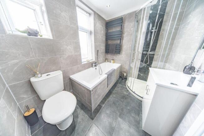 1 Longview Drive bathroom.jpg