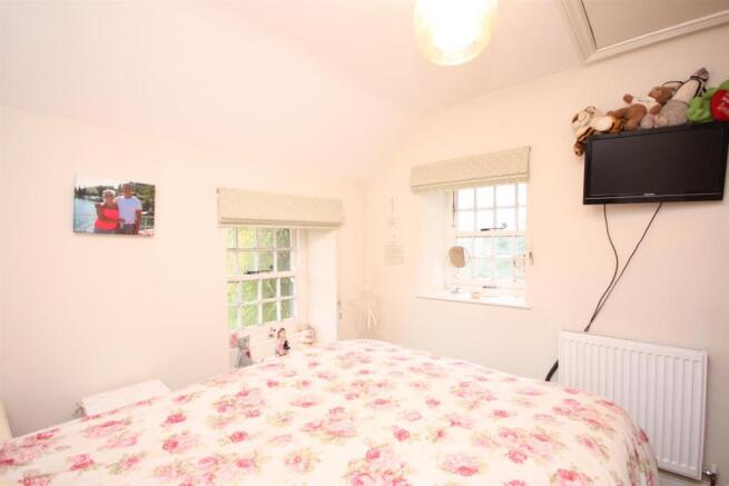 Ivy Cottage - Bed one pt2.JPG