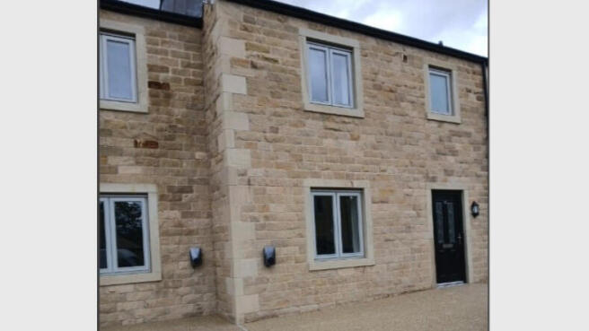 3 bed Semi-Detached for sale in summerscales