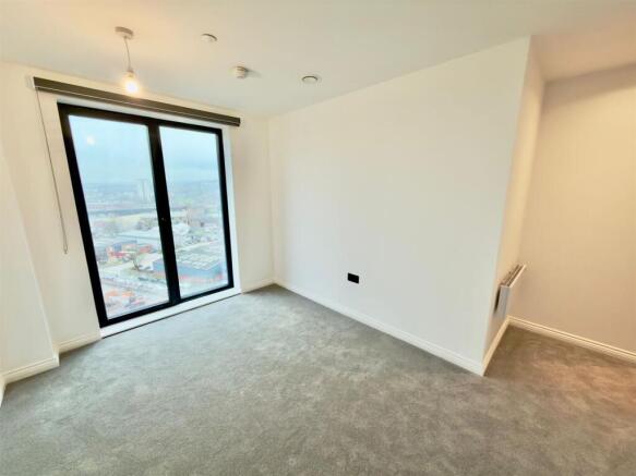2 bed Apartment to rent Image 9