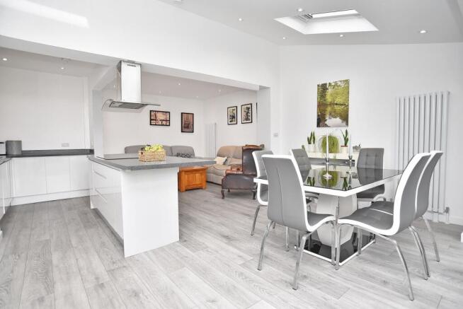 4 bed Semi-Detached for sale Image 4