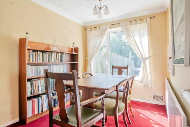 Living Room/Dining Room (4)