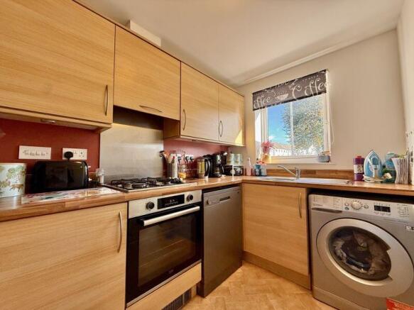 Cookworthy Road, PL2, Plymouth. Fabulous 9 year old 2-Bedroom Semi-Detached Home on a Beautiful Tree-Lined Road photo 4