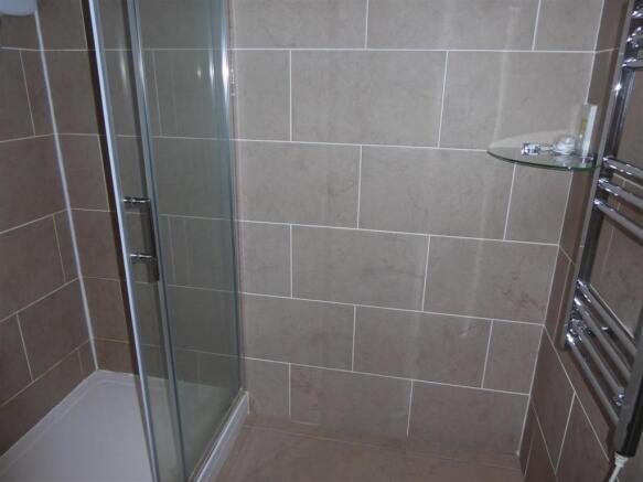 EN SUITE SHOWER ROOM