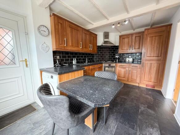 3 bed Semi-Detached for sale Image 6