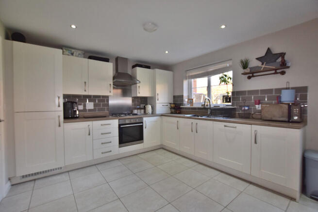 4 bed Detached for sale Image 6