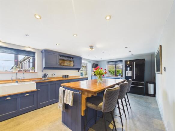 Kitchen / Breakfast Room