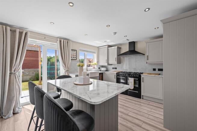 4 bed Detached for sale Image 6