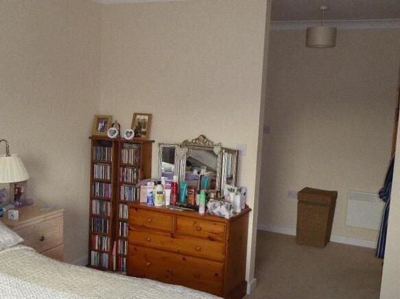 Bedroom 1 (2)