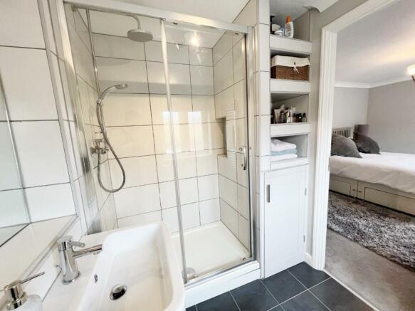 En Suite pic 2.jpg