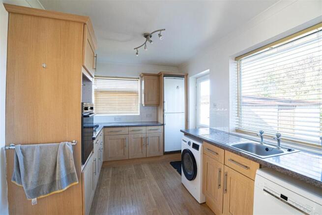 Lancing Close, Hastings photo 4