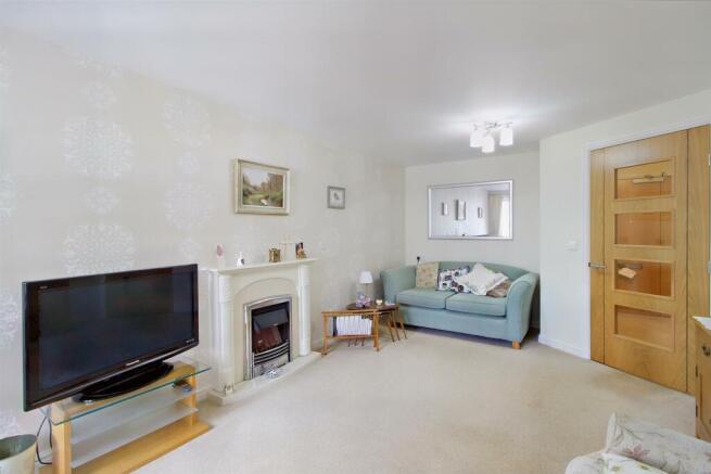 Living/Dining Room: