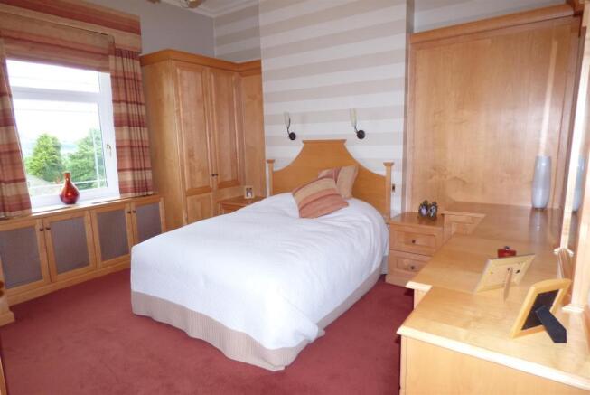 BEDROOM 2