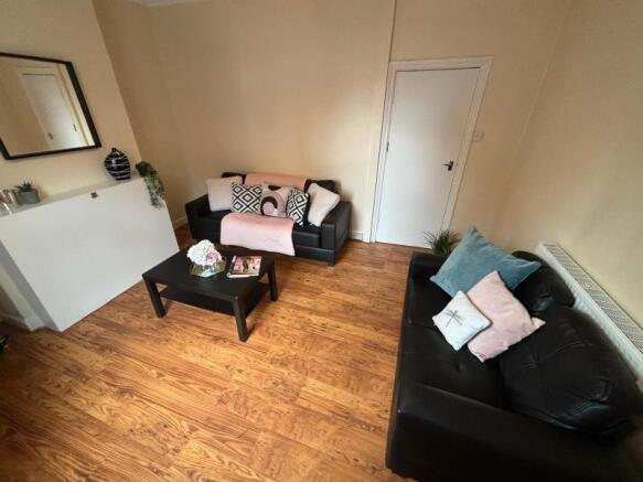 4 bed Terraced to rent Image 6