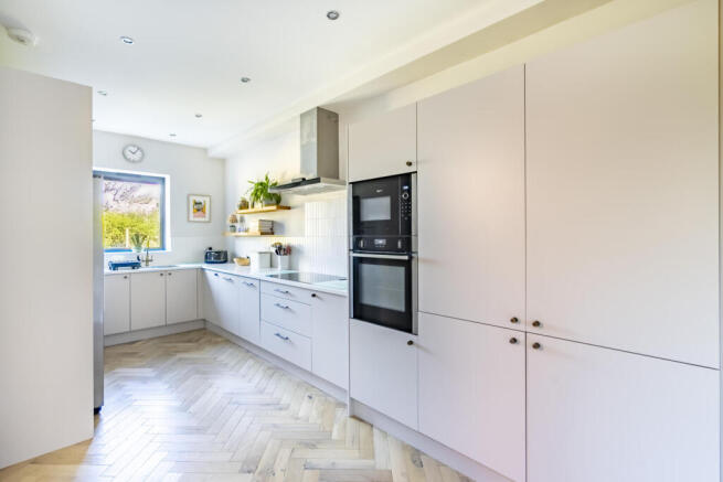 4 bed Town House for sale Image 5
