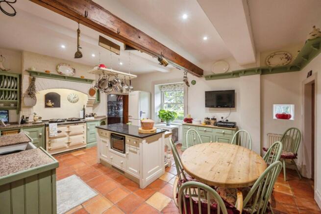 9 bed Detached for sale Image 8