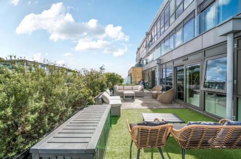 Longfield Avenue, Ealing, W5