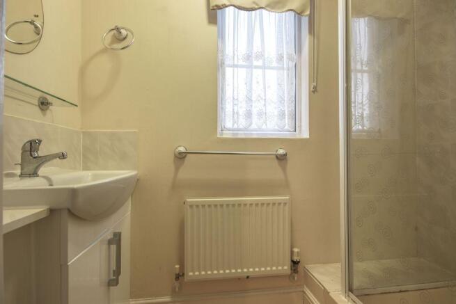 Ensuite to Bed 1