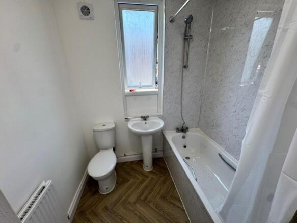 3 bed Terraced to rent Image 6