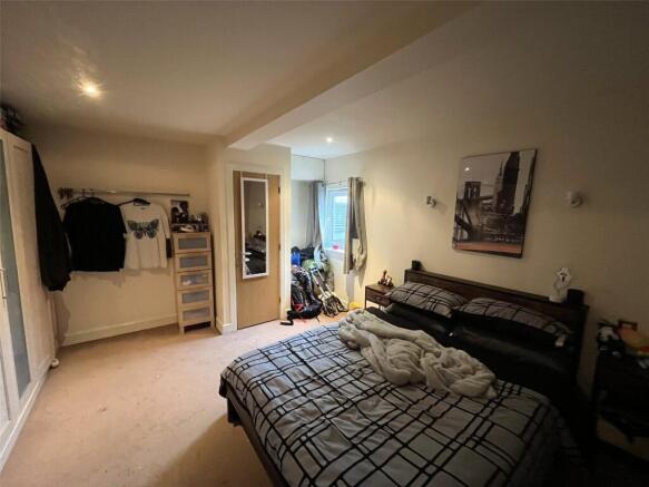 2 bed Apartment for sale Image 8