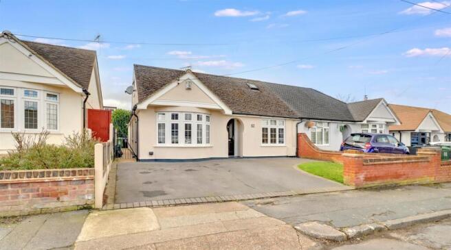 3-bed semi-detached on Margarite Way, Wickford, £465,000