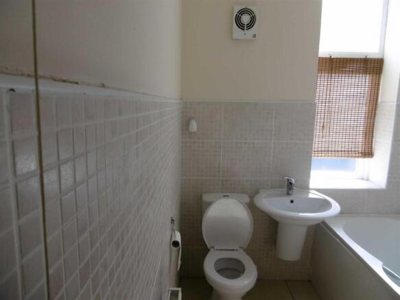 3 bed Terraced to rent Image 5
