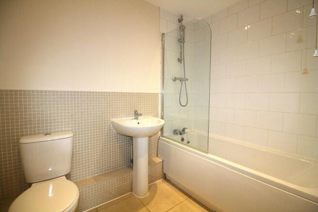2 bed Apartment to rent Image 7