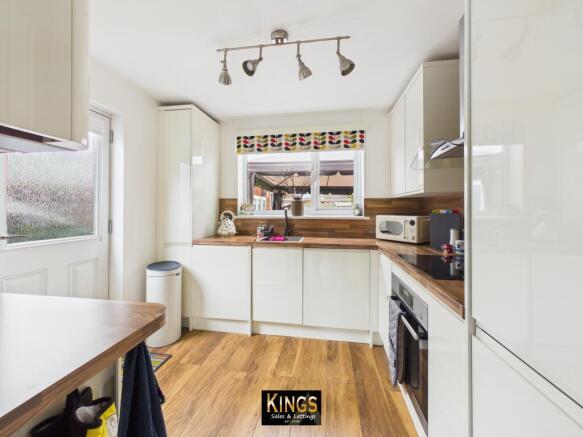 3 bed Semi-Detached for sale Image 4