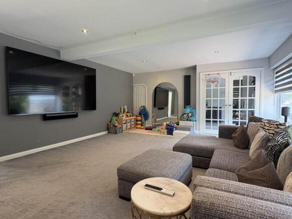 4 bed Semi-Detached for sale Image 4