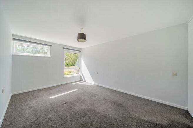 2 bed Apartment for sale Image 12