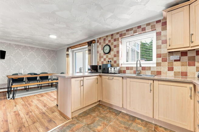 3 bed Semi-Detached for sale Image 11