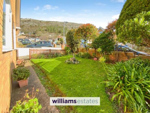 Front Garden & Mountain View